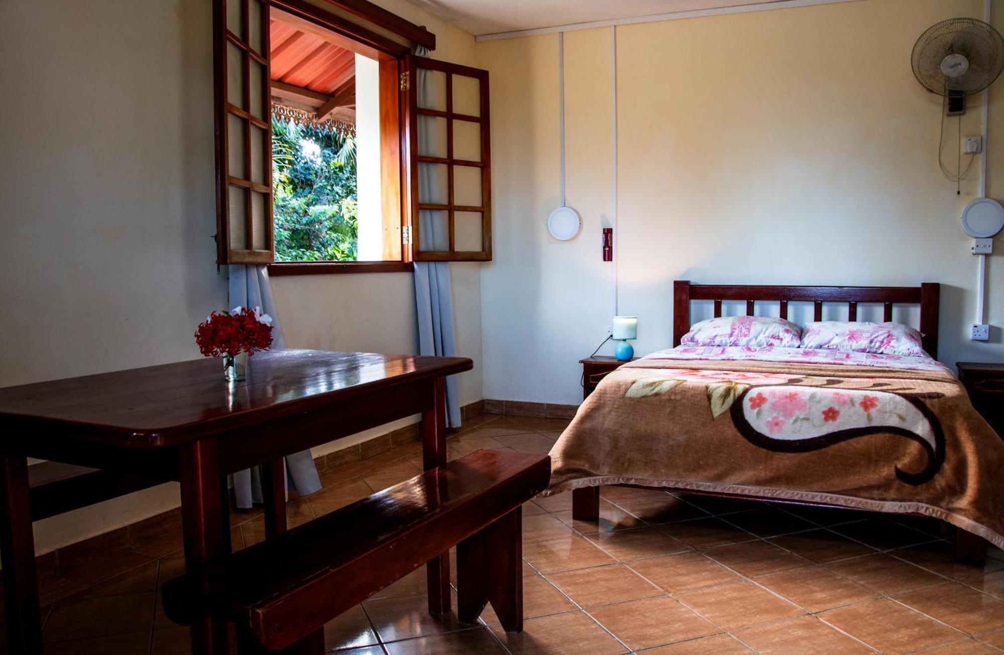 Le Tropical Chez Jeannette Bed and Breakfast Saint Gabriel Rum bild